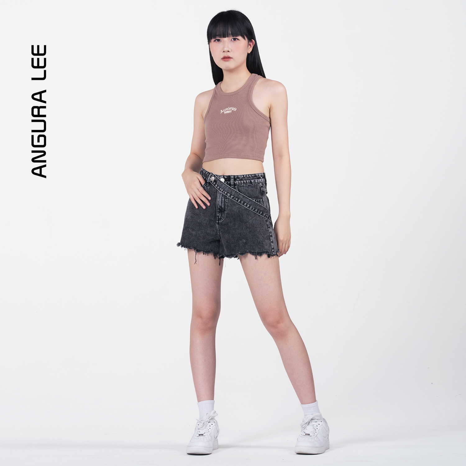 春夏經(jīng)典水洗黑女裝設(shè)計感牛仔高腰短褲